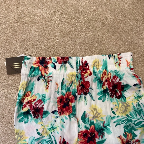 Beautiful matching set. Top and skirt Cool comfy rayon, crinkled material. Sz PM - Picture 14 of 16